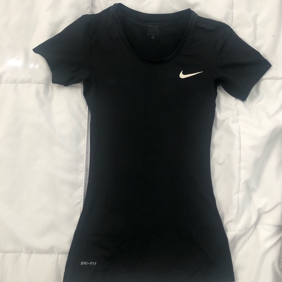 Nike tshirt - Picture 1 of 3